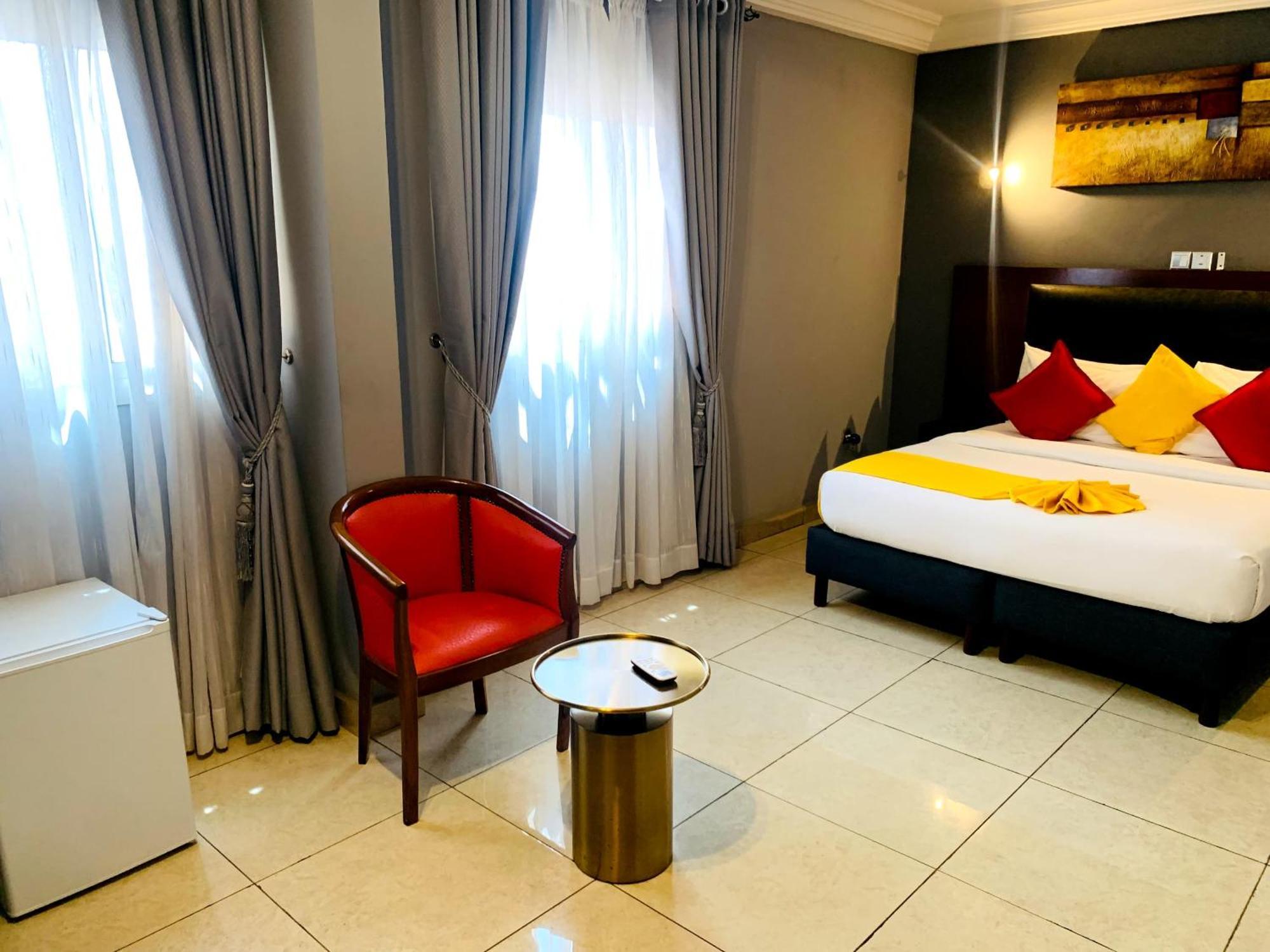 La Rochelle Hotel Yaoundé Exterior photo